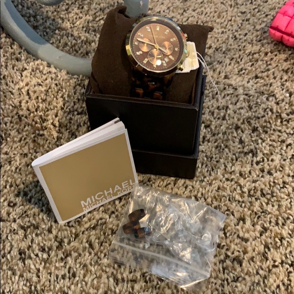 Like New Condition Tortoise Shell Michael Kors - image 1